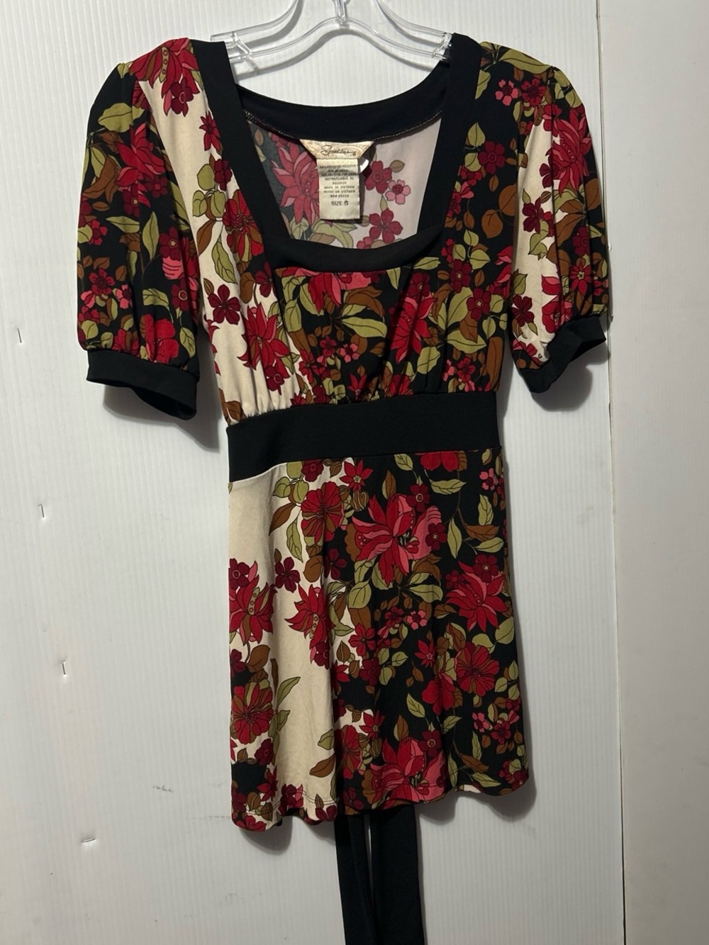 Speechless Floral Empire Waist Scoop Neck Top - Red/Cream/Black